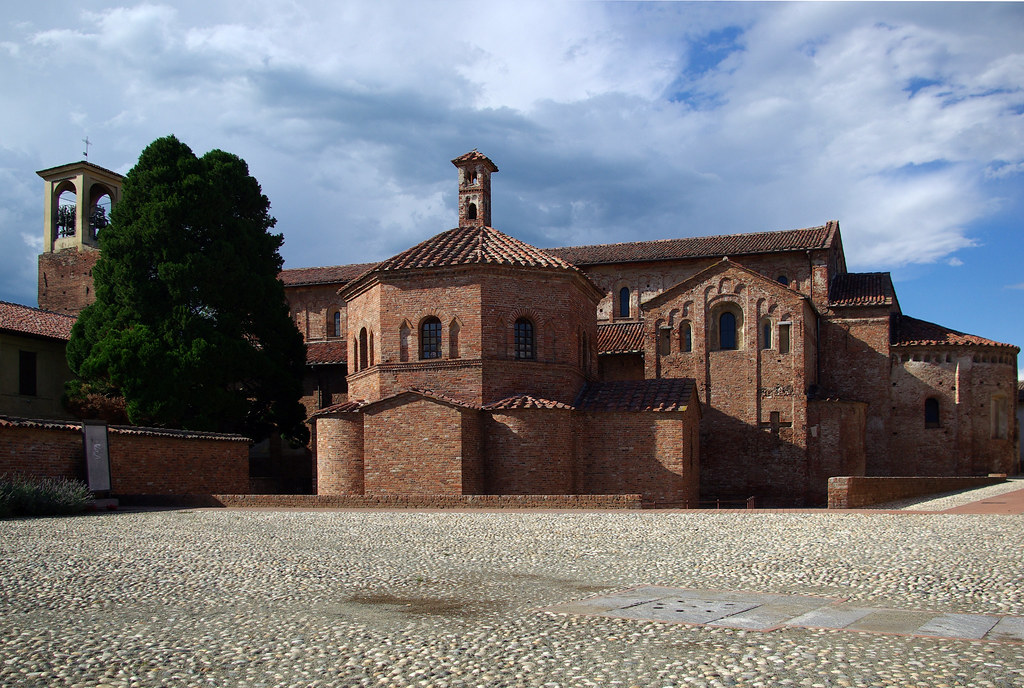 Lomello basilica Santa Maria Maggiore